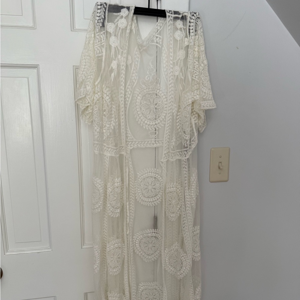 Elegant White Lace Kimono NEW WITH TAGS
